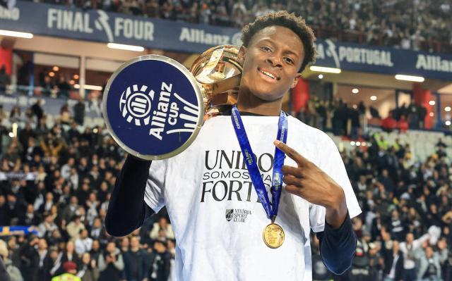 开云体育app下载-王勤伯：巴黎的合同vs葡超的合同，18岁小孩怎么选？