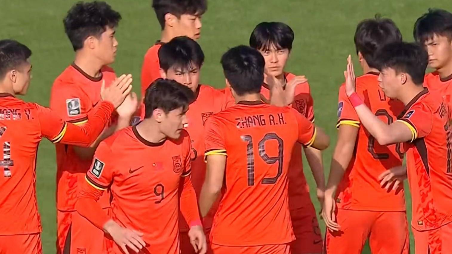 开云体育app下载-U23亚洲杯16日赛程出炉！中国队冲四强迎2个坏消息，对手晋级稳了