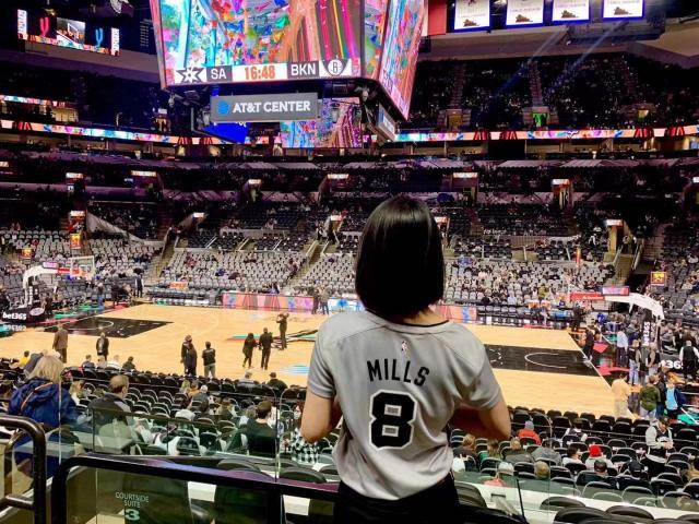 开云体育官方网-【现场】二老回家温情动容 他们是今晚的绝对主角