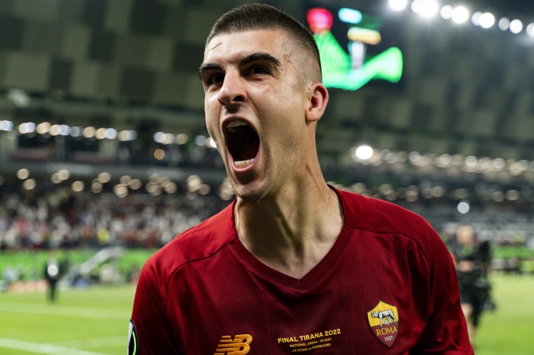 开云体育app下载-罗体：曼奇尼赛后怒摔面具发泄，此前还指责队友切利克未及时沟通