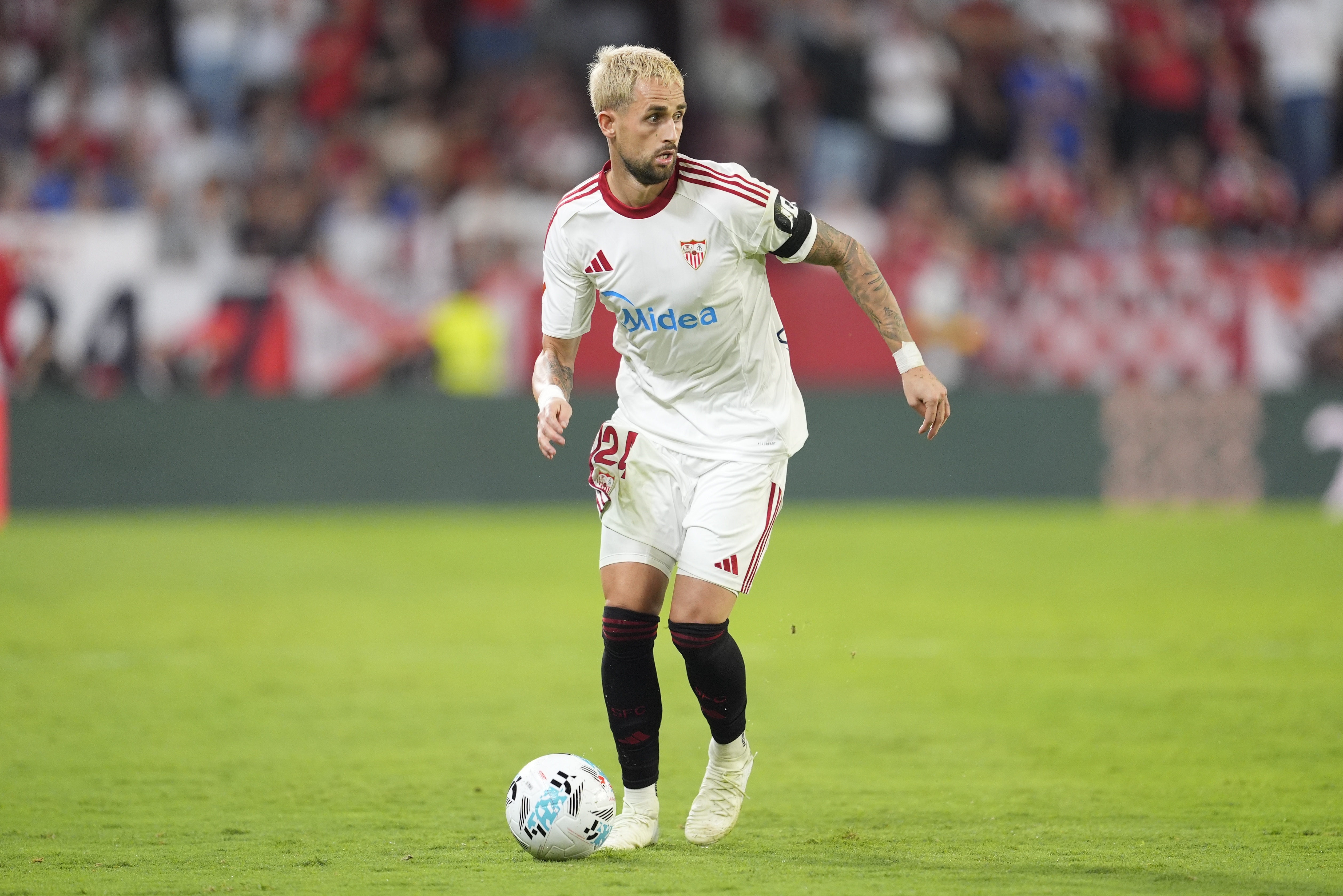 贾努扎伊：亚马尔的技术简直不属于这个世界 希望客场对巴萨赢球